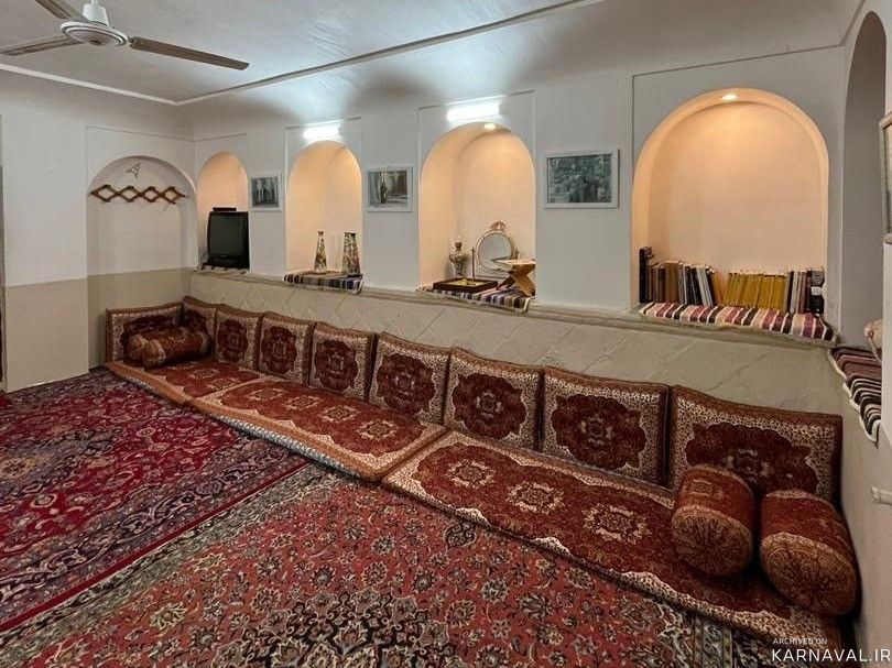 اقامتگاه تاریخی خانه سمنانی ها "اتاق کرسی"