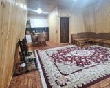 کلبه چوبی سرسبز کلبه چوبی سرسبز