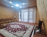 کلبه چوبی سرسبز کلبه چوبی سرسبز