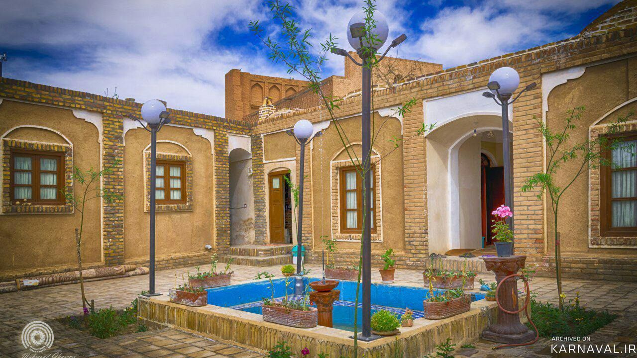 اقامتگاه بومگردی گلستان
ادیب اتاق شاه نشین اقامتگاه بومگردی گلستان
ادیب اتاق شاه نشین