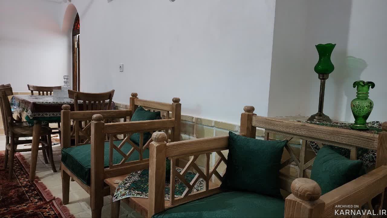 اقامتگاه بومگردی سید بابا احمد "سوئیت زمرد"