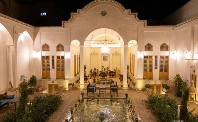 عمارت آقائی "اتاق 311" عمارت آقائی "اتاق 311"