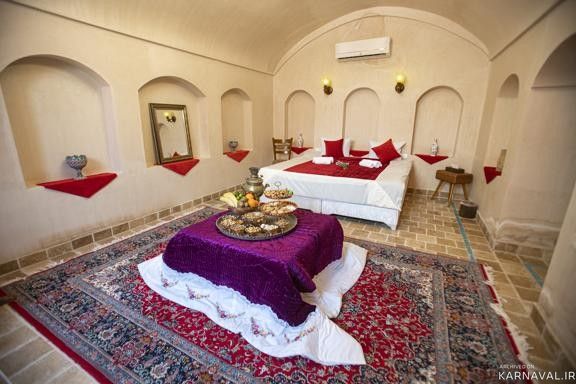 عمارت آقائی "اتاق 103"