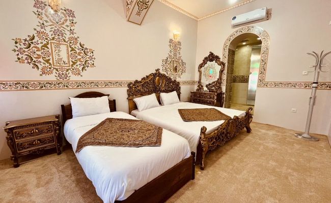 مجموعه اقامتی ماهور "اتاق چهار باغ سه تخته" مجموعه اقامتی ماهور "اتاق چهار باغ سه تخته"
