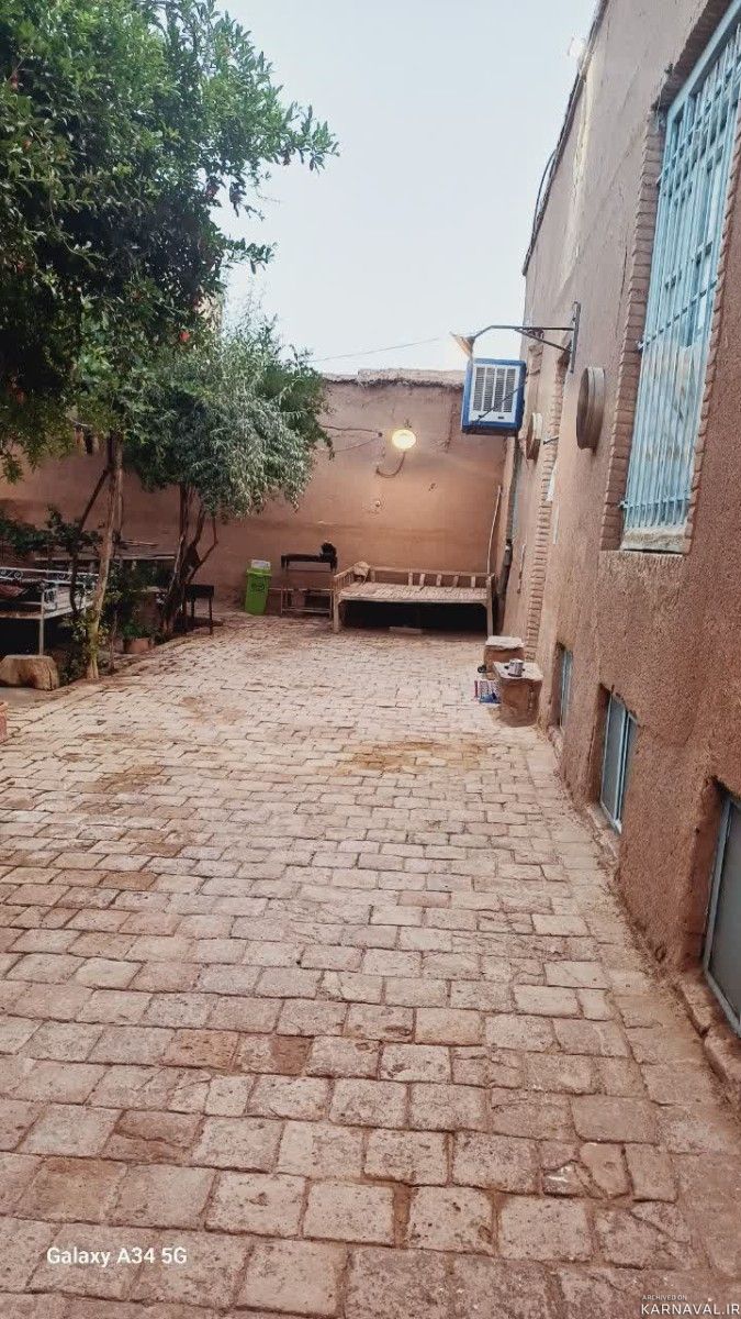 اقامتگاه بومگردی گُلک بانو "اتاق اطلسی"