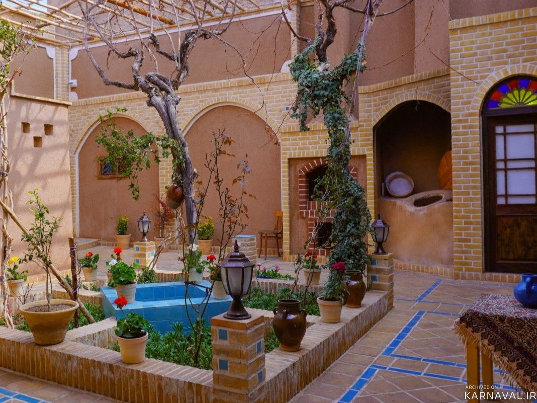 اقامتگاه بومگردی شب نشین کویر "اتاق نگارستان"