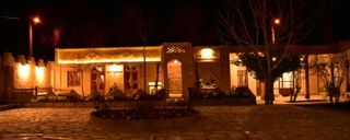 اقامتگاه بومگردی موبد(اتاق شومینه هیزمی) اقامتگاه بومگردی موبد(اتاق شومینه هیزمی)