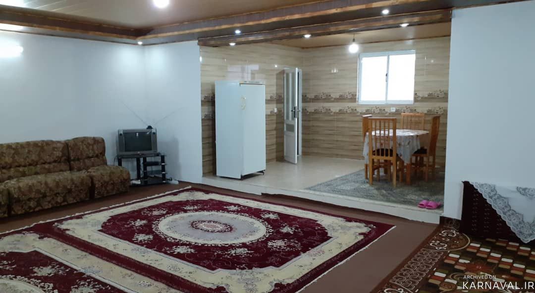 خانه‌ای با چشم انداز زیبای کوه و جنگل