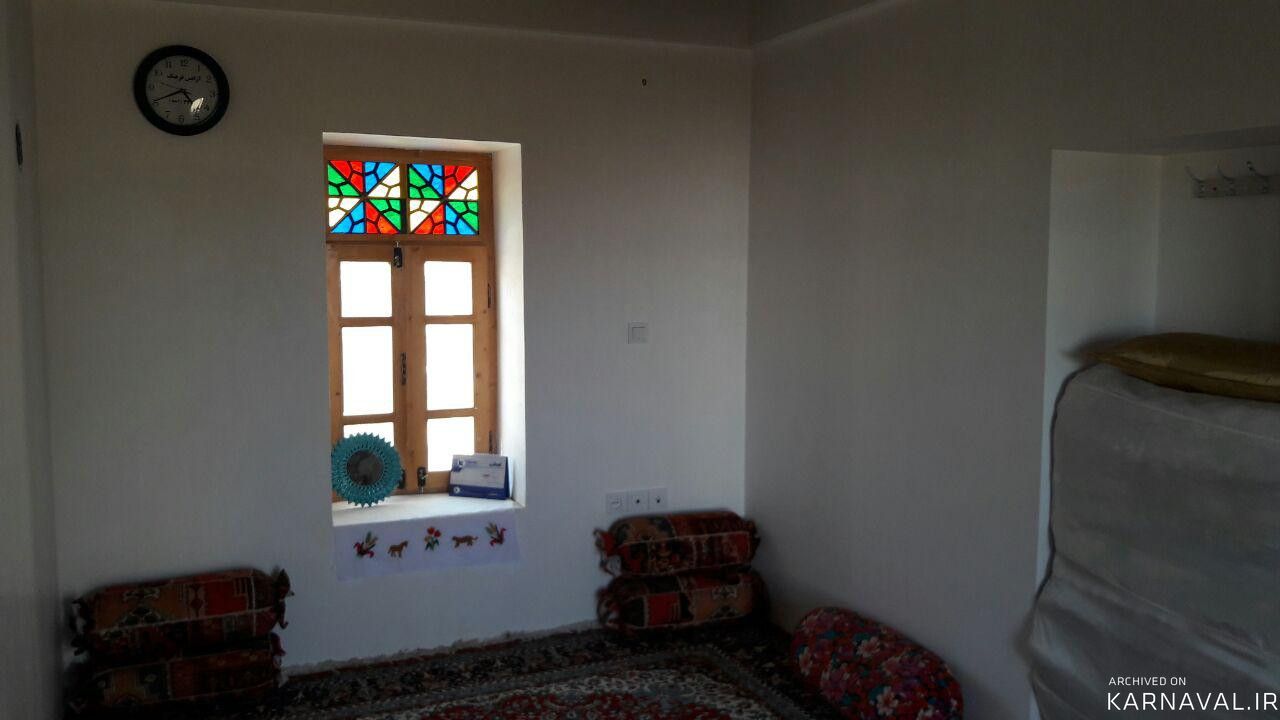 اقامتگاه "قلعه مهر توران" اتاق وسطی