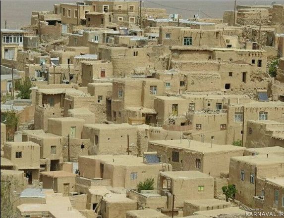 اقامتگاه "قلعه مهر توران" اتاق وسطی