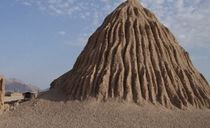 اقامتگاه "قلعه مهر توران" اتاق وسطی اقامتگاه "قلعه مهر توران" اتاق وسطی