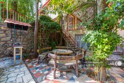 ویلا دوخواب در باغ بهادران ویلا دوخواب در باغ بهادران