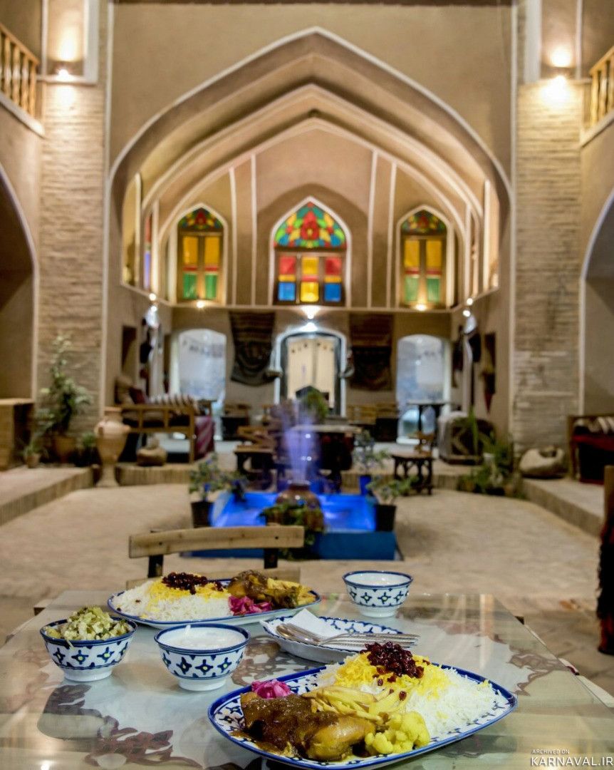 اقامتگاه بومگردی "خالو میرزا" اتاق بنفش