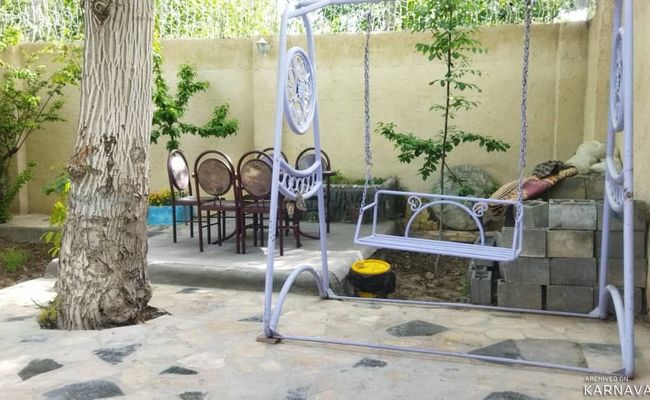 ویلا در باغ بهادران با استخر سرپوشیده با آب سرد ویلا در باغ بهادران با استخر سرپوشیده با آب سرد