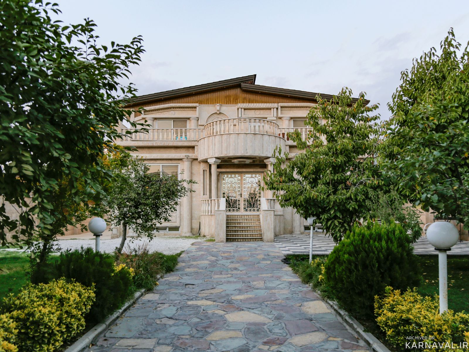 باغ‌ویلای استخردار در کردان