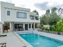 ویلا با استخر آبگرم کودکان و بزرگسالان کردان ویلا با استخر آبگرم کودکان و بزرگسالان کردان