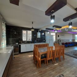 ویلا با استخر آبگرم کودکان و بزرگسالان کردان ویلا با استخر آبگرم کودکان و بزرگسالان کردان