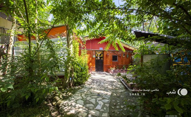 کلبه نزدیک رودخانه همراه با آلاچیق و تاب کلبه نزدیک رودخانه همراه با آلاچیق و تاب