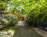 کلبه نزدیک رودخانه همراه با آلاچیق و تاب کلبه نزدیک رودخانه همراه با آلاچیق و تاب