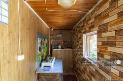 کلبه نزدیک رودخانه همراه با آلاچیق و تاب کلبه نزدیک رودخانه همراه با آلاچیق و تاب