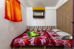 کلبه نزدیک رودخانه همراه با آلاچیق و تاب کلبه نزدیک رودخانه همراه با آلاچیق و تاب