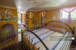 کلبه نزدیک رودخانه همراه با آلاچیق و تاب کلبه نزدیک رودخانه همراه با آلاچیق و تاب