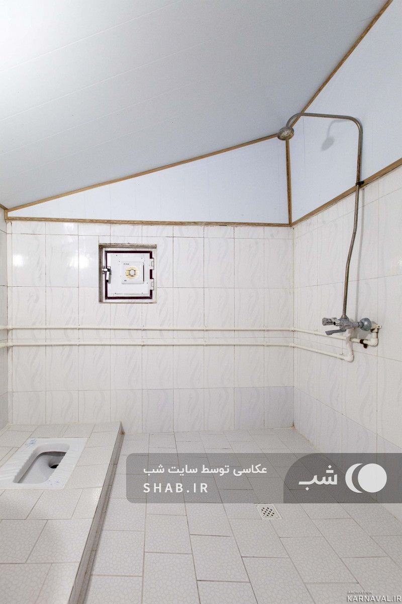 کلبه نزدیک رودخانه همراه با آلاچیق و تاب