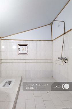 کلبه نزدیک رودخانه همراه با آلاچیق و تاب کلبه نزدیک رودخانه همراه با آلاچیق و تاب