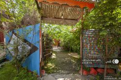 کلبه نزدیک رودخانه همراه با آلاچیق و تاب کلبه نزدیک رودخانه همراه با آلاچیق و تاب