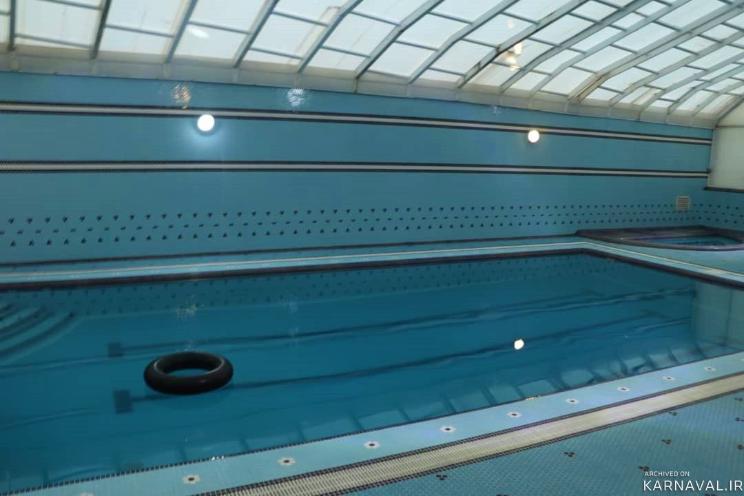 استخر آب گرم سرپوشیده و میز بیلیارد، طبقه اول