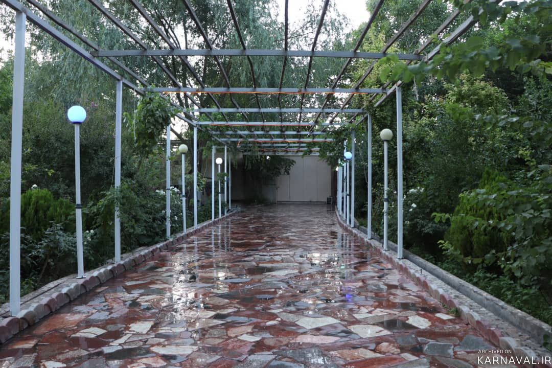 استخر آب گرم سرپوشیده و میز بیلیارد، طبقه اول