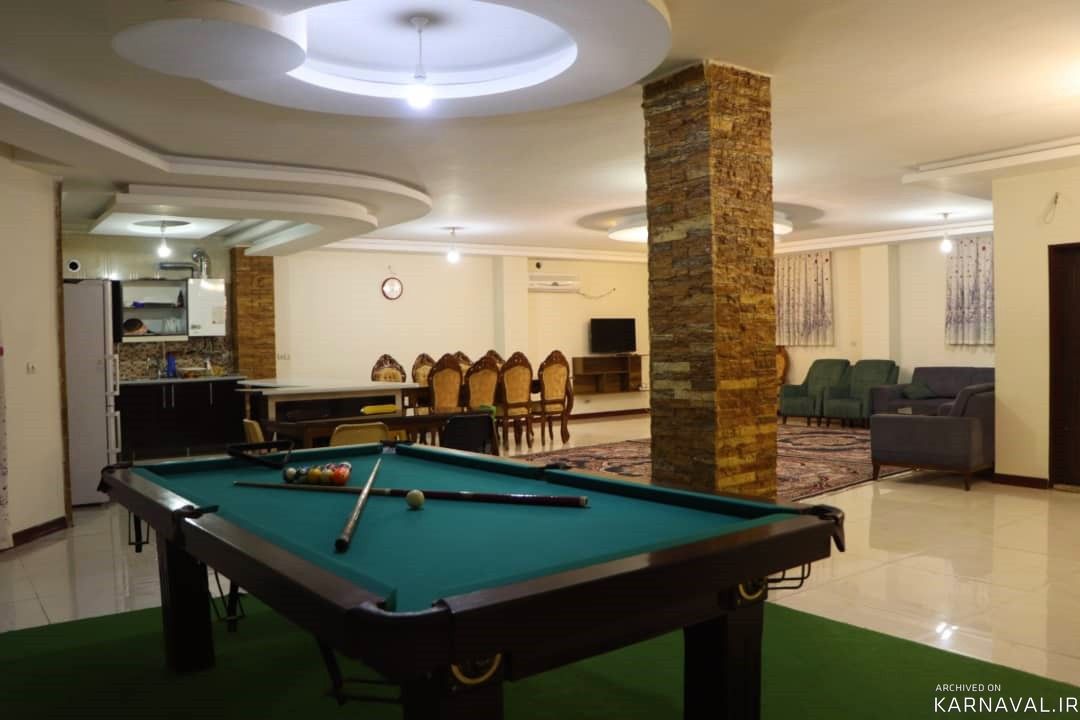 استخر آب گرم سرپوشیده و میز بیلیارد، طبقه اول