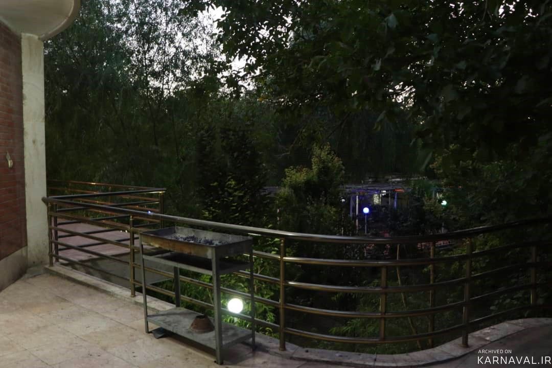 استخر آب گرم سرپوشیده و میز بیلیارد، طبقه اول