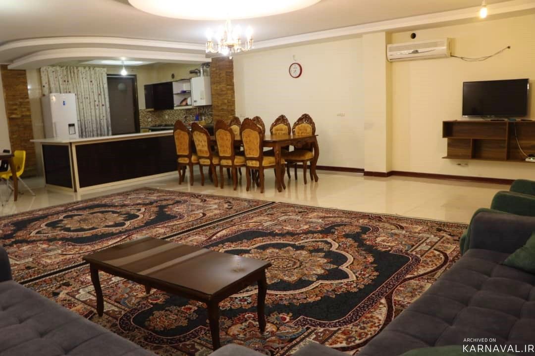 استخر آب گرم سرپوشیده و میز بیلیارد، طبقه اول