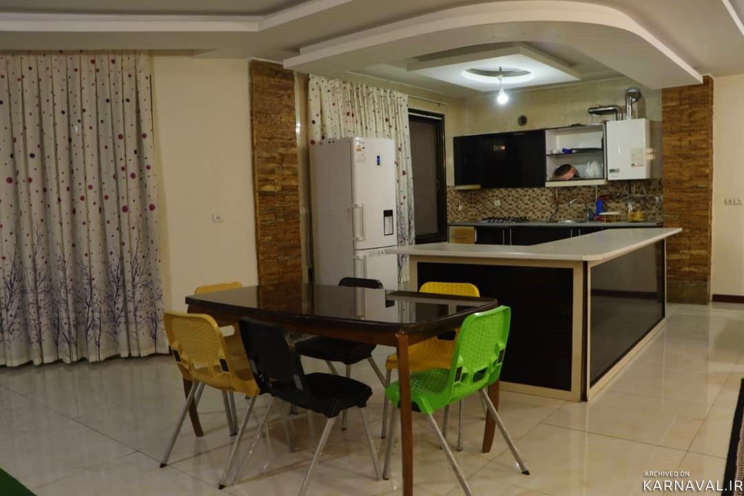 استخر آب گرم سرپوشیده و میز بیلیارد، طبقه اول