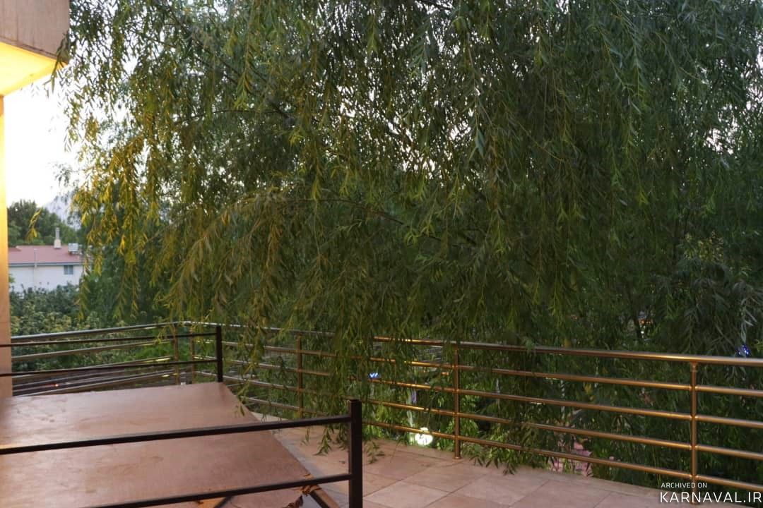 استخر آب گرم سرپوشیده و میز بیلیارد، طبقه اول