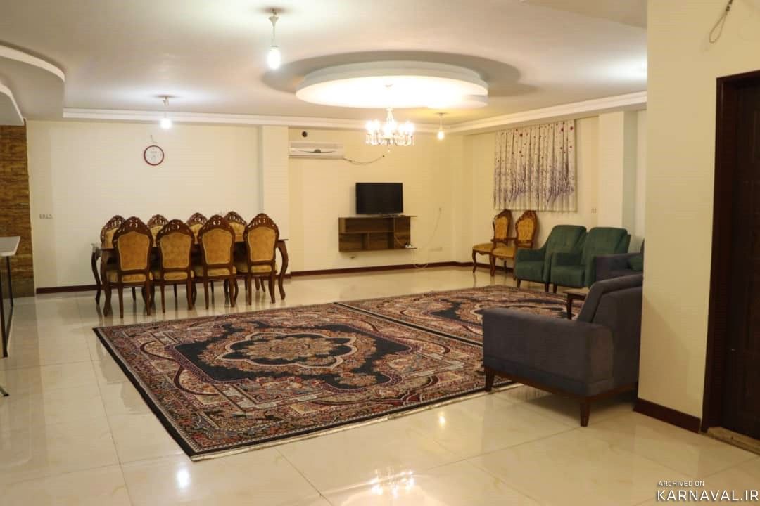 استخر آب گرم سرپوشیده و میز بیلیارد، طبقه اول