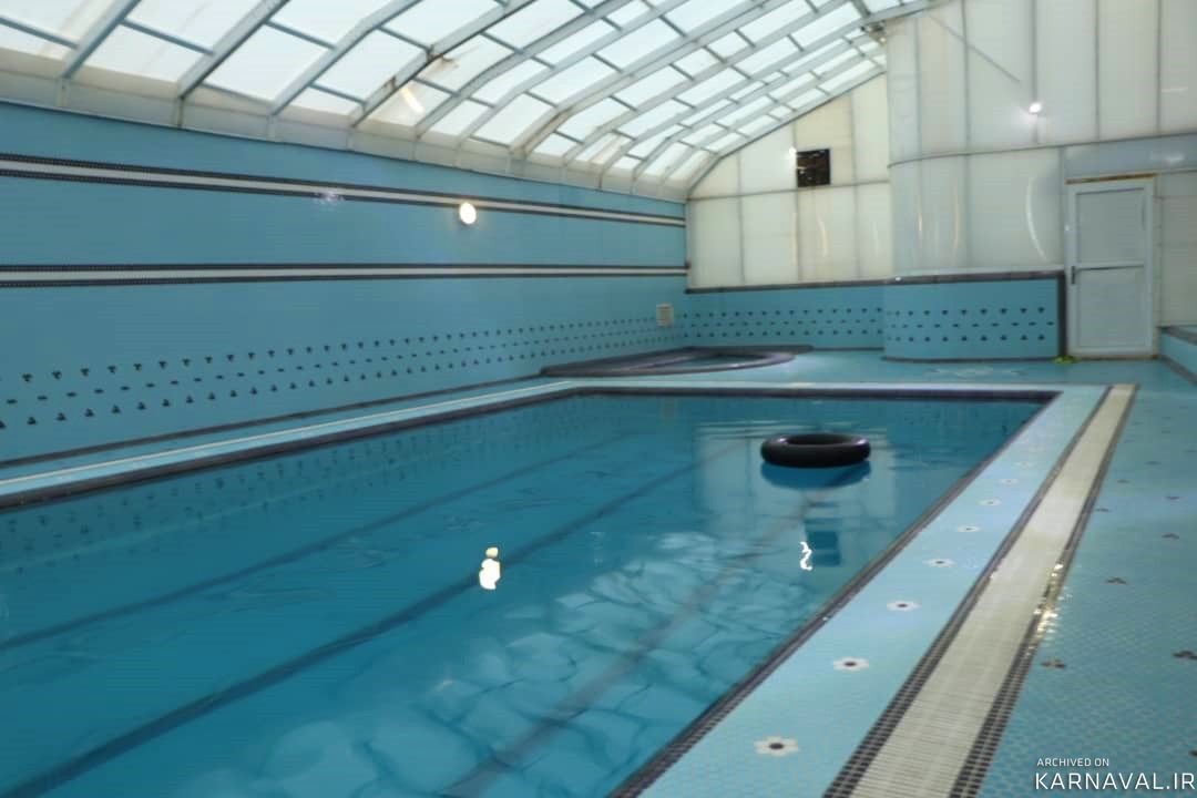 استخر آب گرم سرپوشیده و میز بیلیارد، طبقه اول