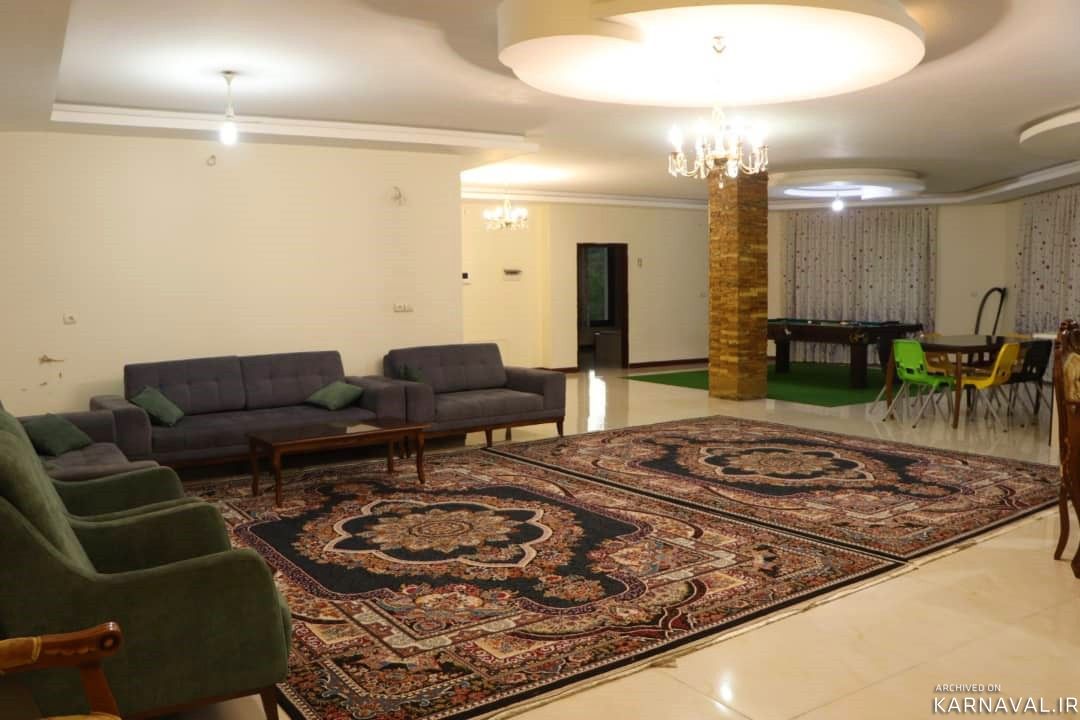 استخر آب گرم سرپوشیده و میز بیلیارد، طبقه اول