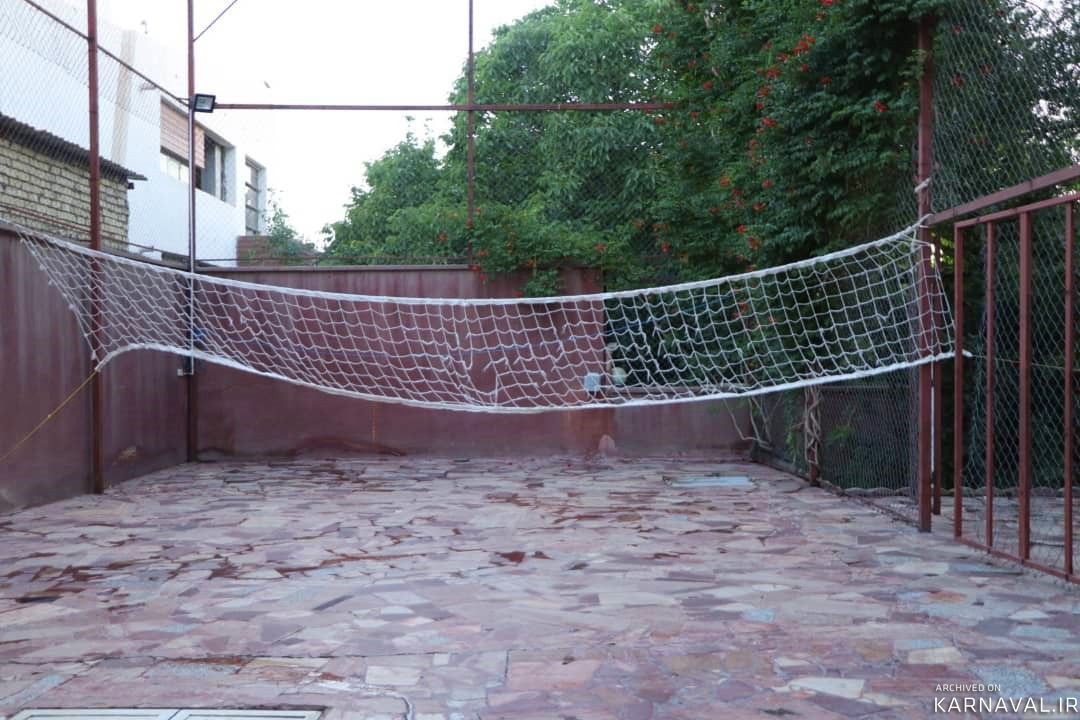 استخر آب گرم سرپوشیده و میز بیلیارد، طبقه اول