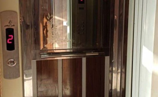 استخر آب گرم سرپوشیده و میز بیلیارد، طبقه اول استخر آب گرم سرپوشیده و میز بیلیارد، طبقه اول