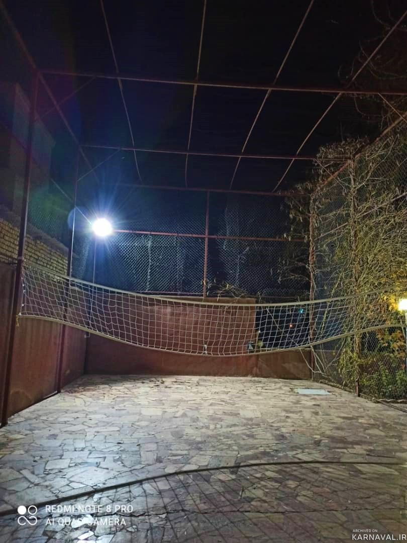 استخر آب گرم سرپوشیده و میز بیلیارد، طبقه اول