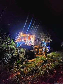 کلبه چوبی سنتی تراس دار ، در دل جنگل کلبه چوبی سنتی تراس دار ، در دل جنگل