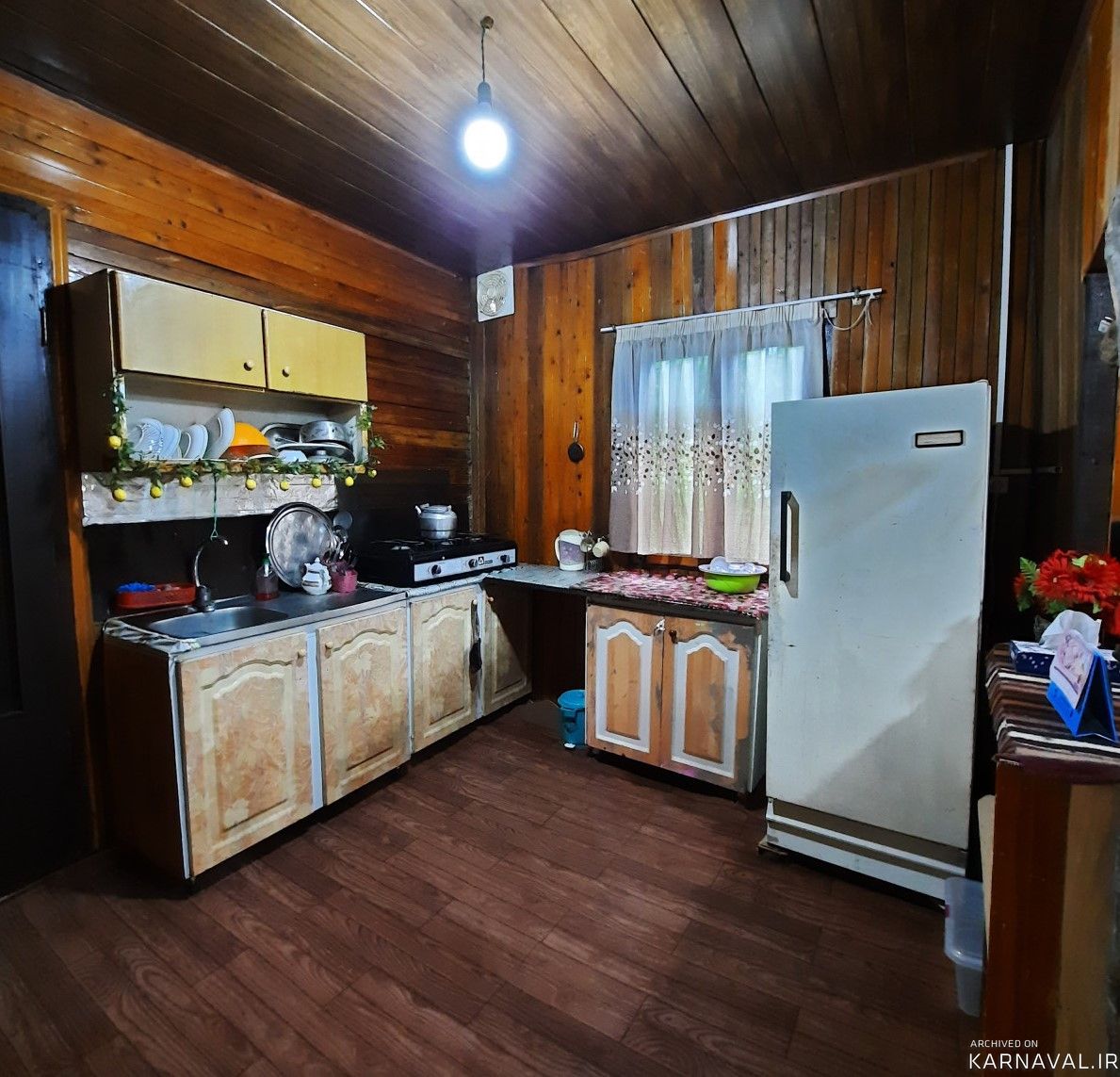 کلبه جنگلی تراس دار در طبیعت بکر روستای تیرکن