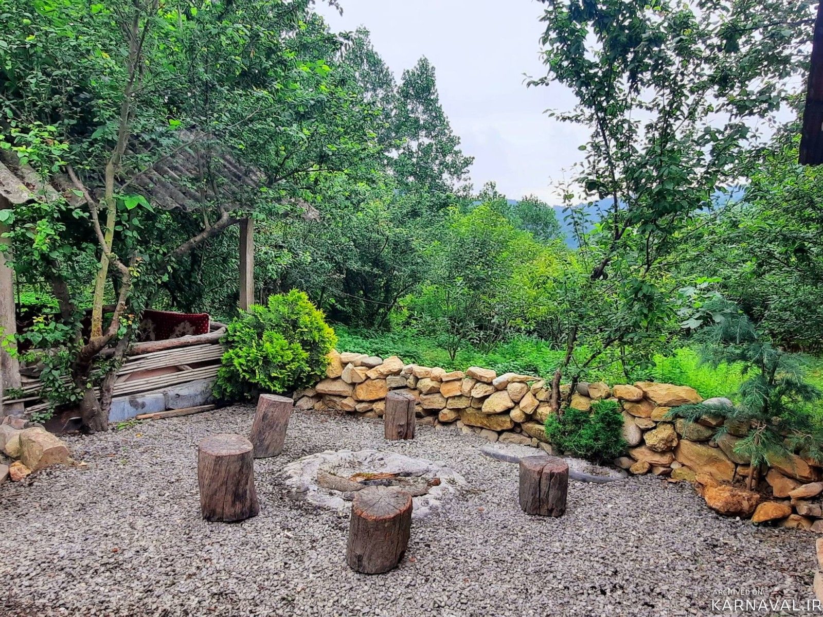 کلبه جنگلی تراس دار در طبیعت بکر روستای تیرکن