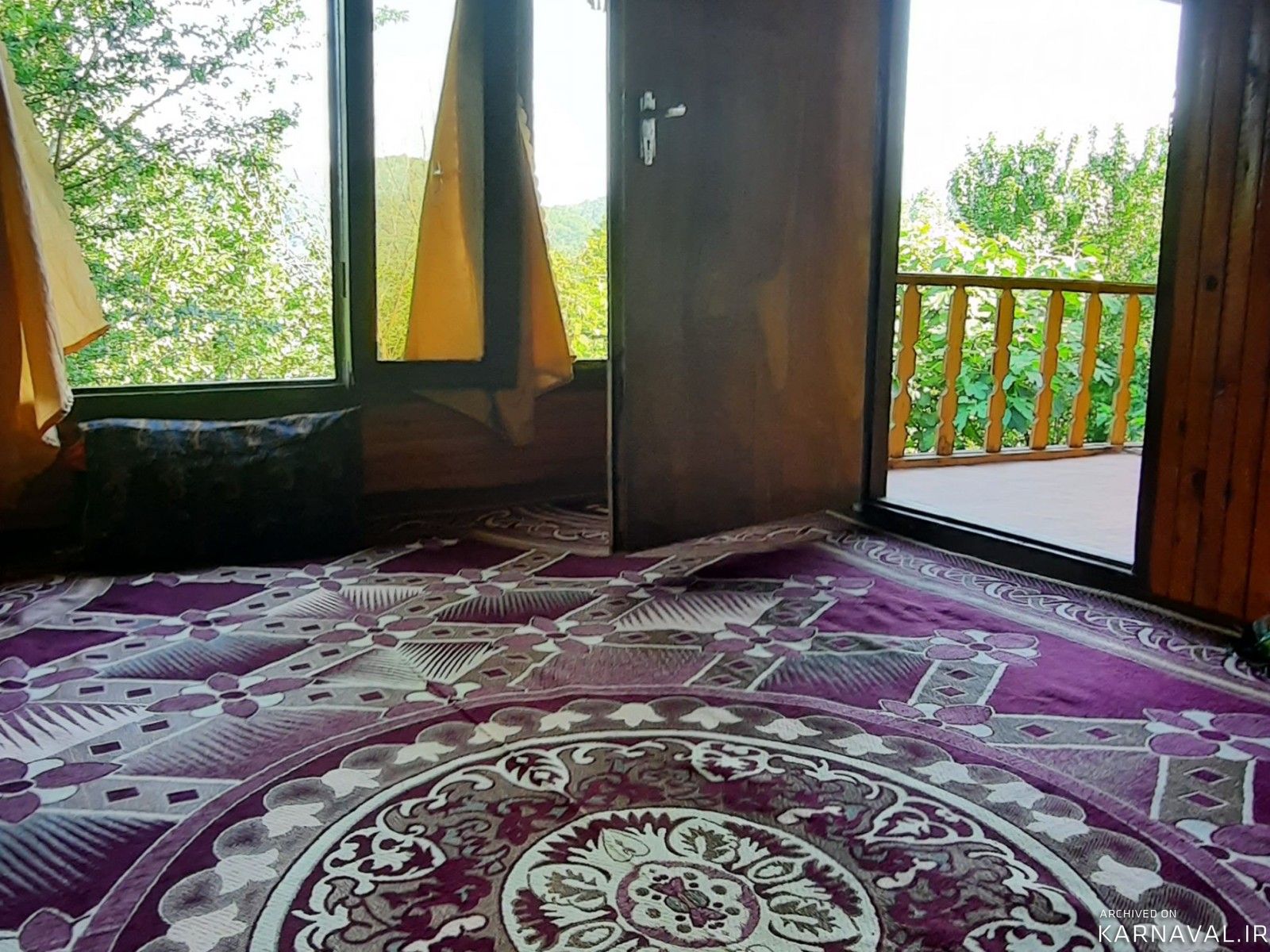 کلبه جنگلی تراس دار در طبیعت بکر روستای تیرکن