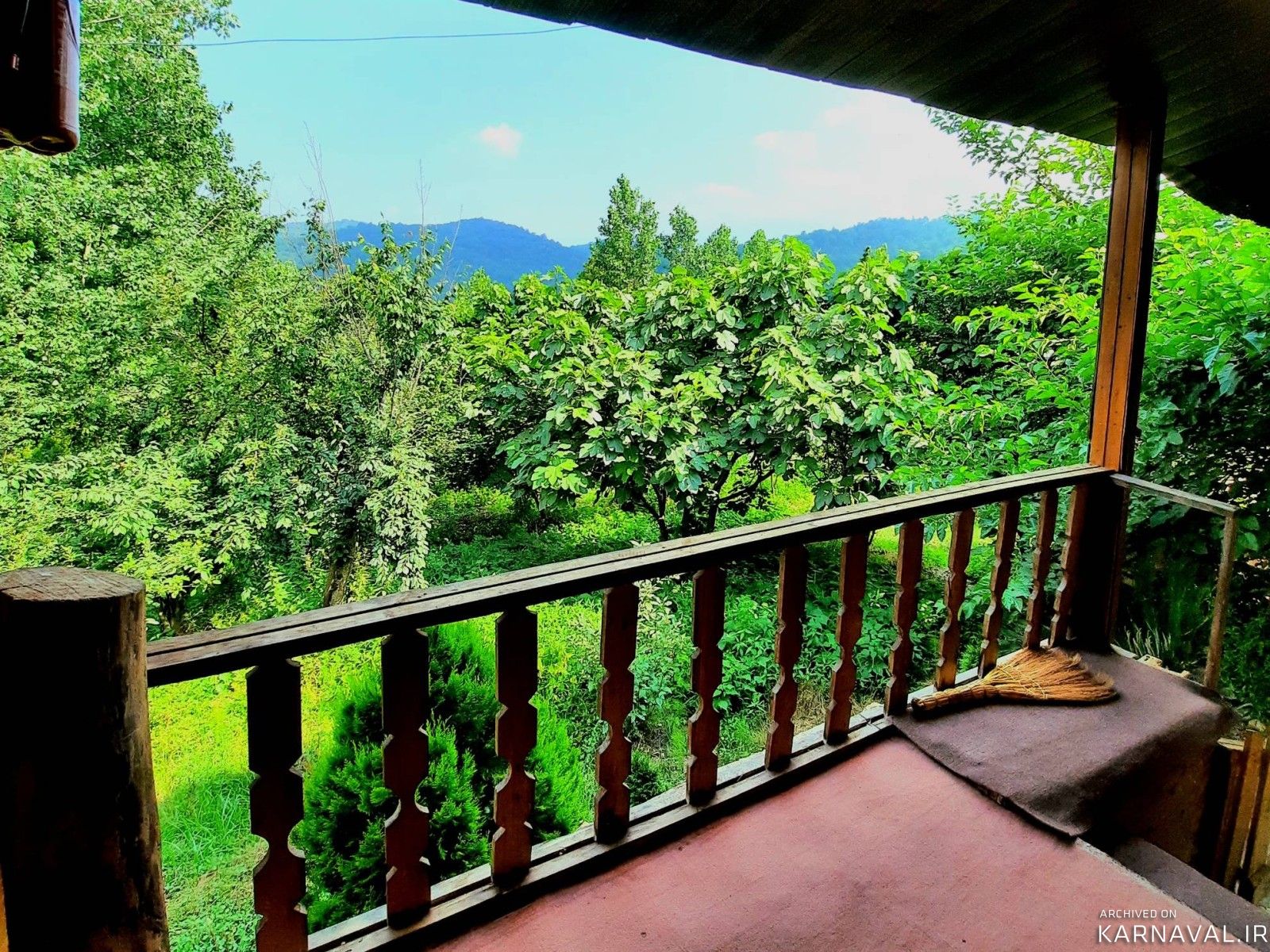 کلبه جنگلی تراس دار در طبیعت بکر روستای تیرکن