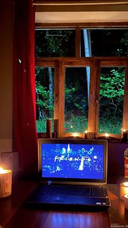 کلبه زیبا با سقف چوبی و وان (تاینی کابین) کلبه زیبا با سقف چوبی و وان (تاینی کابین)