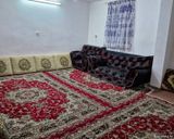 کلبه جنگلی نزدیک رودخانه و آبشار کلبه جنگلی نزدیک رودخانه و آبشار