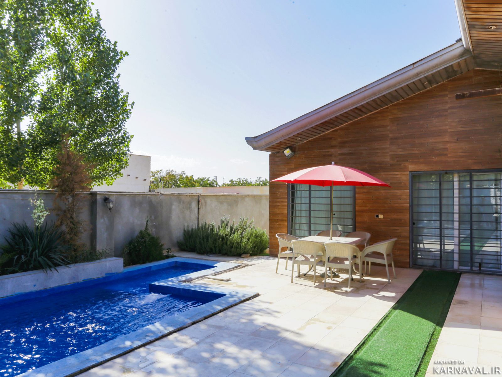 استخر روباز آبسرد، آتشگاه، فوتبال دستی، رقص نور